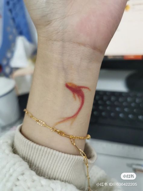 Cute Red Tattoos, Red Tattoos Ideas, Small Pretty Tattoos, Red Ink Tattoos, Cute Little Tattoos, Cute Tiny Tattoos, Tatuaje A Color, Beautiful Tattoo, Red Tattoos