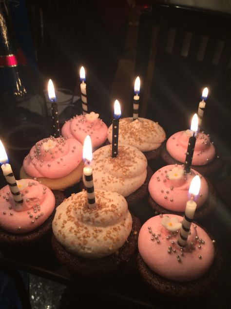 Bday Cupcakes Aesthetic, Cupcake Aesthetic Birthday, Birthday Cupcake Aesthetic, Birthday Cupcakes Aesthetic, Senior Apparel, Geraldine Grus, Tumblr Birthday, 21st Birthday Cupcakes, Cupcake Birthday