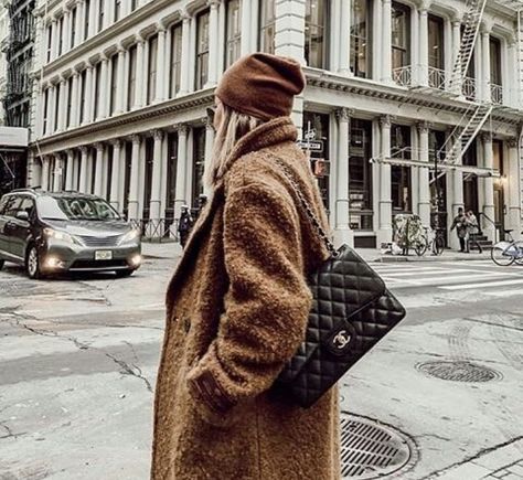 Chanel Jumbo Outfit, Alyssa Lenore, Chanel Classic Jumbo, Chanel Jumbo, Outfit Winter, Winter Wardrobe, Autumn Winter Fashion, Chanel Classic, Dress To Impress