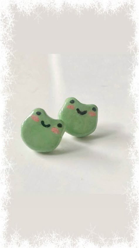 Cute Easy Clay Art, Green Clay Ideas, Clay Crafts Frog, Diy Clay Frog, Cute Clay Ideas Easy Aesthetic, Small Things To Make With Clay, Cute Clay Frog, Small Clay Ideas, Biscuit Aesthetic