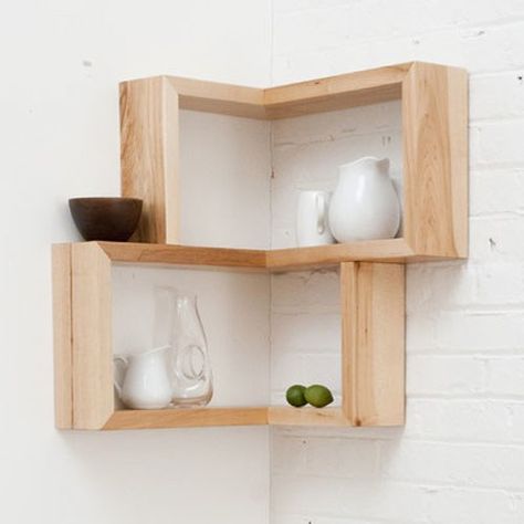 An undulating floating shelf by Wendell Castle takes the place of the usual console and frees up enough floor space in entryway Corner Shelf Ideas, Floating Shelves Bedroom, Floating Corner Shelves, Floating Shelves Kitchen, نباتات منزلية, Floating Shelves Bathroom, Shelf Wood, Rustic Floating Shelves, Regal Design