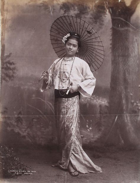 'Pathein Htee' or Bassein Umbrella is a favourite for most Burmese ladies now and then; I don't think it is the Japanese one. History Of Myanmar, Turandot Opera, Vintage Myanmar, Myanmar Art, Japanese Umbrella, Burmese Clothing, Ghost In The Machine, Myanmar Traditional Dress, Rare Images