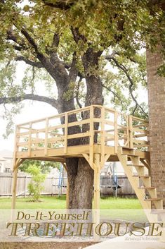 Build Your Own Treehouse, tips and tricks and tools on how we built it. Plan and design your own backyard treehouse. www.kristenduke.com #treehouse #backyard #diy Simple Tree House, Art Hallway, Industrial Crafts, Romantic Industrial, Minimalist Farmhouse, Building A Treehouse, Tree House Plans, Bathroom Contemporary, Tree Fort