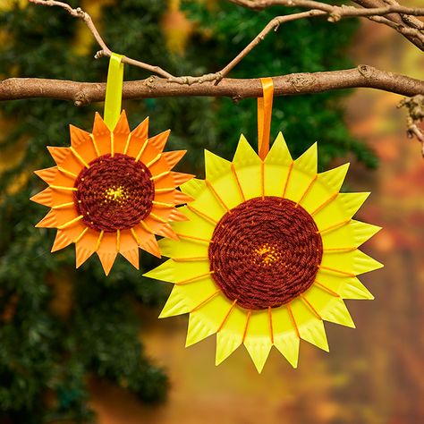 Paper Plate Sunflower Weaving craft activity guide | Baker Ross Flower Weaving, Art And Craft Supplies, Bookmark Card, Shrink Art, Craft Board, Guide Template, Learning Support, Ideas Craft, Fall Apples