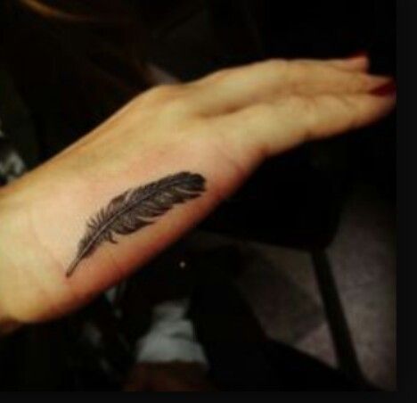 Feather tattoo on hand White Feather Tattoos, Feather Tattoo Ankle, Hand Tattoo Images, Feather Tattoo Meaning, Feather With Birds Tattoo, Side Hand Tattoos, Dr Woo, Small Girly Tattoos, Feather Tattoo Design