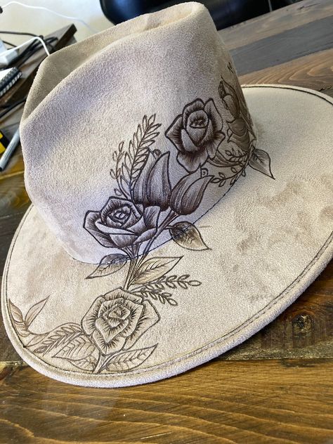 Elevate your accessory game with our Heart Shaped Crown Wide Brim Fedora Hat, beautifully adorned with freehand burned rose flower artwork. This artisanal hat combines classic style with a touch of floral elegance, making it a must-have for fashion enthusiasts and art lovers alike. **Product Features - **Heart Shaped Crown Design Stand out with our distinctive heart-shaped crown that adds a unique and romantic twist to the traditional fedora silhouette. This design detail enhances the hat's visual appeal and sets it apart from the ordinary. - **Wide Brim for Sun Protection The generous wide brim offers excellent sun protection while adding a chic, sophisticated flair. Perfect for outdoor events or sunny days, this feature ensures you stay stylish and shielded from the elements. - **Freehan Hand Painted Fedora With Flat Brim For Country Events, Bohemian Fedora With Hand Painted Curved Brim, Pink Burned Hat, Burned Flat Brim Hat, Burned Wide Brim Hats, Blank Hats, Wide Brim Fedora, Painted Hats, Crown Design