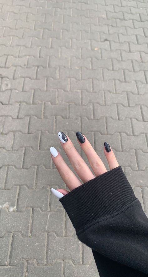 Black And White Nail Aesthetic, Nails Idea Black And White, Evil Eye On Black Nails, Black And White Nails Ideas Short, Black To White Nails, Black And Nails White, Black With White Nails, Black White Nails Ideas, Aesthetic Nails Black And White