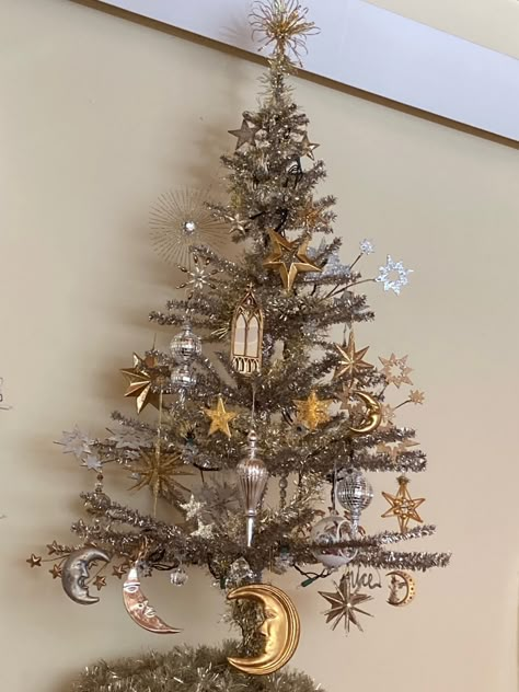 Gilded Age Christmas, Vintage Gold Christmas Tree, Celestial Christmas Decor, Celestial Christmas Tree, Silver Gold Christmas Tree, Gold Silver Christmas Tree, Art Deco Christmas Tree, Creative Christmas Tree Ideas, Tree Craft Ideas