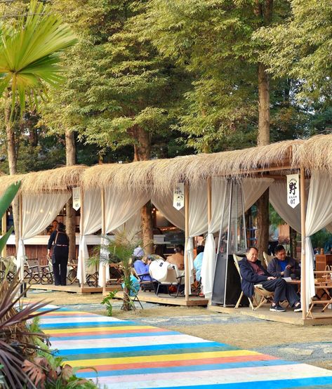 Bamboo Cafe Design, Veranda Ideas, Bamboo Tent Design, Bamboo Cafe Design Ideas Outdoor, Beach Hut Cafe, Bahay Kubo Coffee Shop, Garden Office Ideas, Outdoor Restaurant Patio, Mexican Restaurant Decor