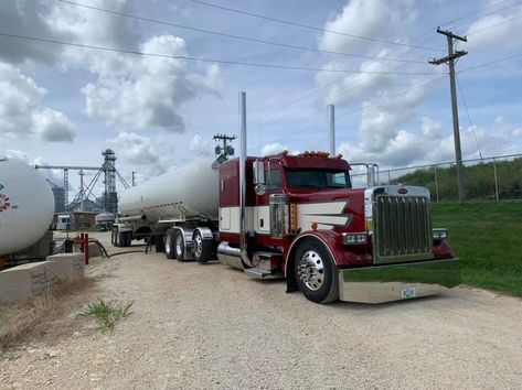 Tanker Yanker, Tanker Truck, Dream Farm, Truck Pictures, Keep On Truckin, Tanker Trucking, Peterbilt Trucks, Big Rig Trucks, Large Cars