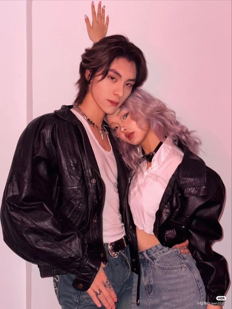 Couple Poses Drawing, Couple Poses Reference, People Poses, Cute Couple Outfits, Body Reference Poses, Taehyung Jungkook, Standing Poses, Human Poses Reference, Foto Poses