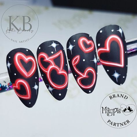 Crown Nail Art, Vday Nails, Valentine Nail Art, February Nails, Romantic Nails, Drip Nails, Christmas Gel Nails, Nail Designs Valentines, Goth Nails