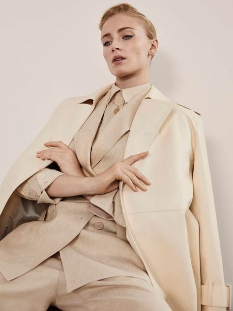 Sophie Turner PORTER Edit 2019 Cover Fashion Photoshoot Givenchy Coat, Painting Famous, Givenchy Shirt, Off White Pants, Pretty Females, Joe Jonas, Sophie Turner, British Actresses, Blazer And Shorts