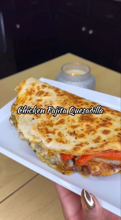 Dwalette King (@platedbydee) on Threads Chicken Fajita Quesadilla, Fajita Quesadilla, Yellow Bell Pepper, Chicken Veggies, Flour Tortilla, Chicken Fajita, Fajita Seasoning, Chipotle Sauce, Chicken Quesadillas