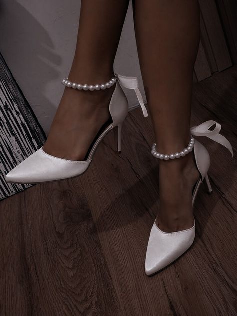 Shoes Heels Prom, The Twisted Series, White Heels Wedding, Barbie 2023, S Wedding Dress, Wedding Photo Studio, Prom Outfit, Ester Exposito, Calloway Sisters