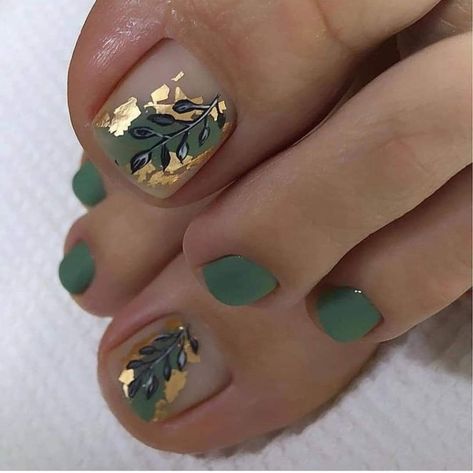 Fall Pedicure Ideas Toes Toenails, Green Toe Nails, Toe Nail Colors, Fall Toe Nails, Toenail Art Designs, Feet Nail Design, Pedicure Designs Toenails, Pedicure Nail Designs, Toe Polish