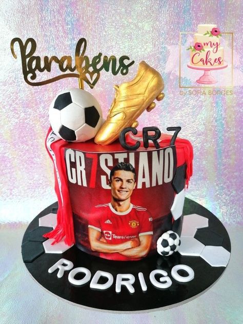 WhatsApp Cristiano Ronaldo Theme Cake, Cristiano Ronaldo Party Theme, Ronaldo Theme Birthday Party, Ronaldo Soccer Cake, Football Cake Ronaldo, Cr7 Birthday Party Ideas, Christiano Ronaldo Cake, Cr7 Cake Birthday, Ronaldo Cake Ideas