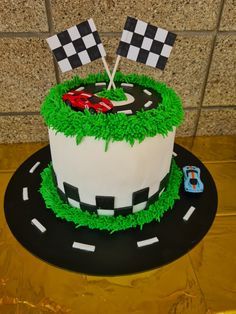 Cake With Road And Cars, Cupcakes Race Car, Round Race Car Cake, Race Car Track Cake, Car 1st Birthday Cake, Birthday Cake Race Car, Race Smash Cake, Racing Cars Birthday Cake, Diy Racecar Cake