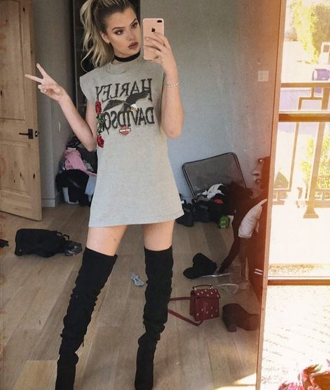 Alyssa Violet, Alissa Violet Outfit, Alissa Violet, Patch Dress, Model Outfits, Crop Top Outfits, Women Trends, Outfits Casuales, Celebrity Style