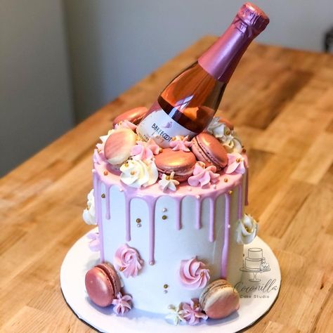 Wine Cakes Birthday, Wine Themed Cakes Ideas, Cakes For Older Women, Wine Themed Birthday Cake, Wine Cake Ideas, Wine Themed Cake, Champagne Cake Design Birthday, Wine Cake Ideas Birthday, Wine Cake Designs