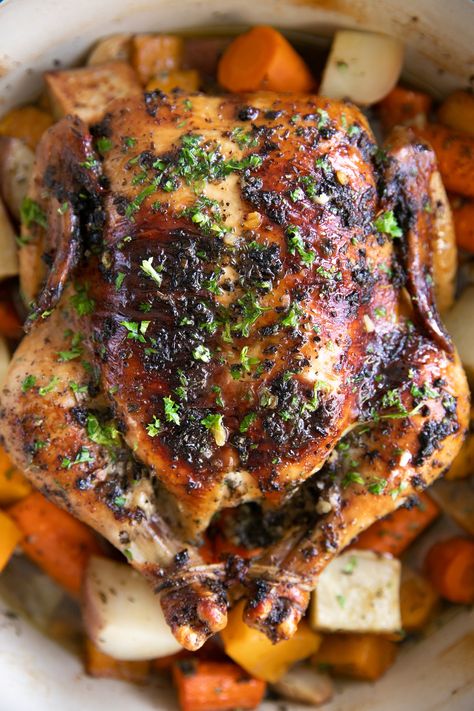 Whole Chicken In The Oven With Potatoes, How To Roast Chicken, Dutch Oven Roast Chicken, Dutch Oven Chicken, Dutch Oven Bread, Oven Chicken Recipes, Lactose Intolerance, Dream Food, Garlic Herb Butter