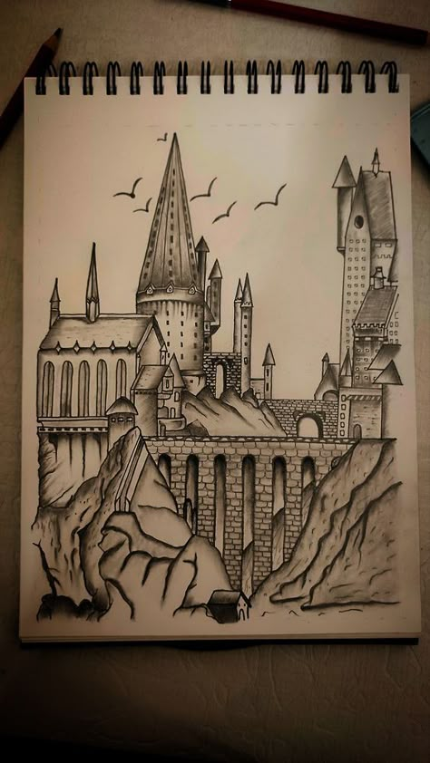 Pencil sketch Sketch Harry Potter, Hogwarts Castle Drawing, Hogwarts Sketch, Harry Potter Sketch, Harry Potter School, Stile Harry Potter, Harry Potter Art Drawings, Harry Potter Painting, Pencil Sketch Images