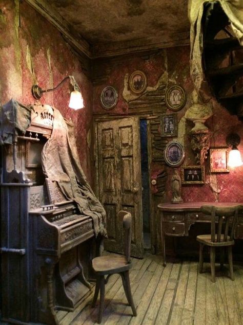 Haunted House Room Ideas, Doll Room Ideas, Haunted House Inside, Haunted Bedroom, Haunted Room, Adeline Reilly, Haunted Doll, Model Train Accessories, Doll Room