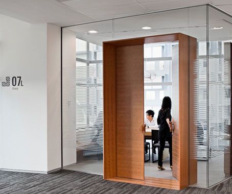 American Express Singapore Small Office Design Workspaces, Office Diy, Diy Office Decor, Small Office Design, Cool Office Space, Corporate Office Design, Corporate Office Decor, Glass Office, Entrance Door Design