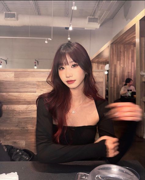 Red Hair No Bleach, Asian Red Hair, Bleaching Black Hair, Balyage Long Hair, Red Hair With Bangs, Cherry Red Hair, Black Red Hair, Hair Color Asian, Wine Red Hair