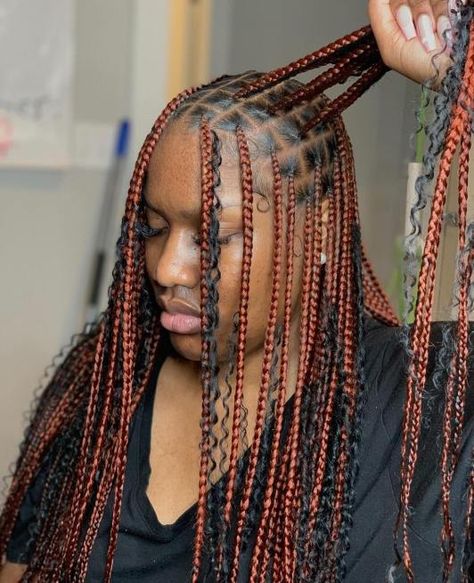 Reddish Knotless Brown Braids with Curls Knotless Brown Braids, Brown And Red Braids, Brown Braids With Curls, Knotless Braids Styles, New Trendy Hairstyles, Knotless Braids Hairstyles, Brown Braids, Red Braids, Thick Braid