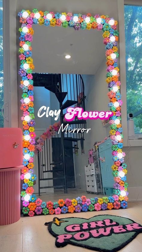 Flower Mirror Diy, Clay Flower Mirror, Diy Mirror Frame Ideas, Air Dry Foam Clay, Mirror Frame Ideas, Diy Mirror Frame, Clay Frame, Groovy Room, Girly Apartments