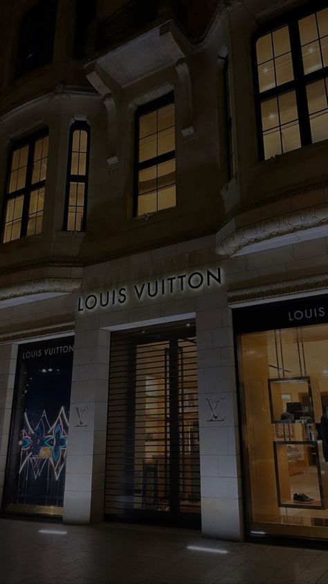 Luis Vuitton Wallpaper Aesthetic Black, Aesthetic Store Pictures, Louis Viouton Aesthetic, Lv Wallpaper Louis Vuitton Black, Louis Vuitton Aesthetic Vintage, Louis Vuitton Store Aesthetic, Louis Vuitton Aesthetic Wallpaper, Lv Wallpaper Louis Vuitton, Luxury Brands Aesthetic Wallpaper