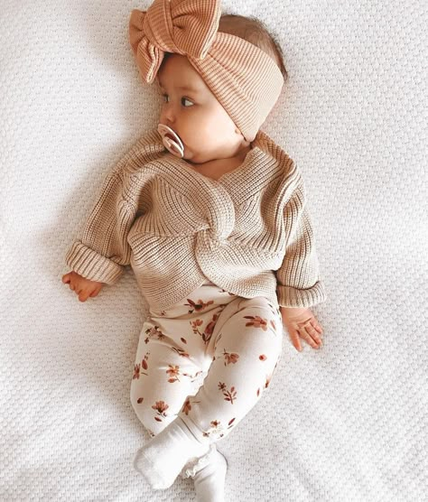 2 Month Baby, Girls Winter Outfits, Baby Gril, Baby Girl Clothes Winter, Baby Girl Style, Winter Baby Clothes, Outfit Baby Girl, Newborn Baby Photos, Newborn Girl Outfits