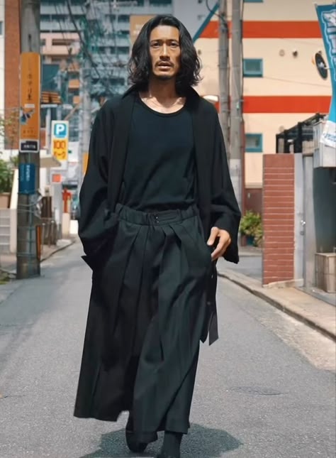 Japanese Unisex Fashion, Artist Outfit Style Men, Modern Japanese Clothing Men, Japanese Male Fashion Street Styles, Yakuza Outfit Men, Japanese Androgynous Fashion, Yakuza Clothes, Japanese Style Outfits Men, Japanese Outfits Street Style Men