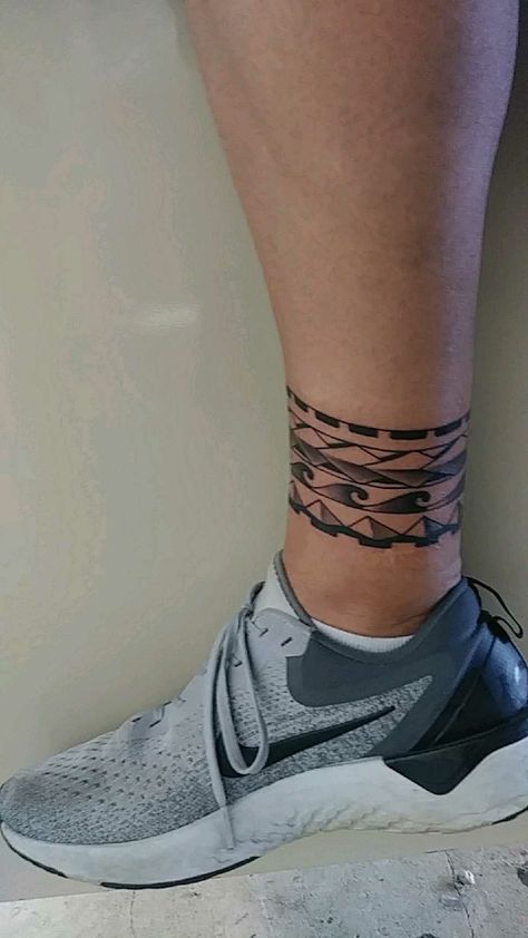 Leg Band Tattoos For Men, Leg Band Tattoos, Wrap Around Wrist Tattoos, Wrist Band Tattoo, Tattoo Pierna, Band Tattoos For Men, Wrist Bracelet Tattoo, Sunflower Tattoo Sleeve, Wakeboard Boats