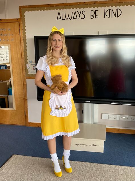 Goldilocks Costume Women, Goldilocks Costume, Shrek Jr, Book Characters Dress Up, Teacher Costume, Paper Cup Crafts, Character Dress Up, School Costume, Teacher Costumes