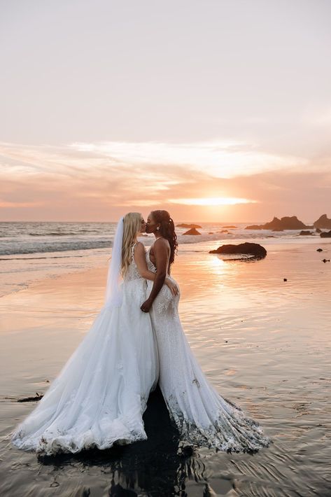 Lesbian Wedding Pictures, Wlw Beach, Lesbian Beach Wedding, Wedding Two Brides, Wedding Pictures Beach, Engagement Photo Shoot Beach, Lesbian Wedding Photography, Barbados Wedding, Intimate Wedding Photos