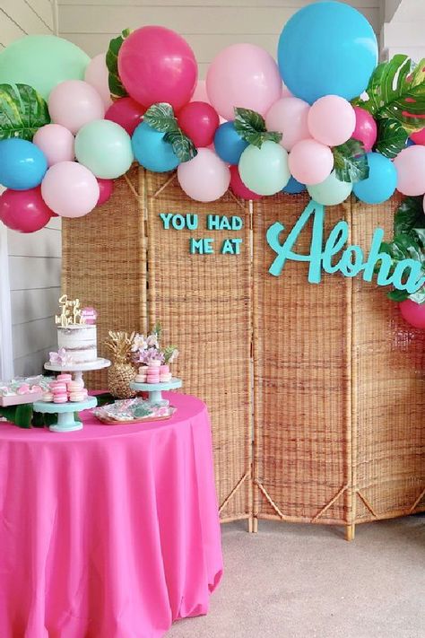 Hawaiian Themed Engagement Party, Luau Wedding Shower Ideas, Luau Bachelorette Party Ideas, Hawaiian Themed Bridal Shower Ideas, Luau Bridal Shower Ideas Decor, Bridal Shower Luau Theme, Aloha Bridal Shower Ideas, Hawaii Bridal Shower Ideas, Luau Engagement Party Ideas