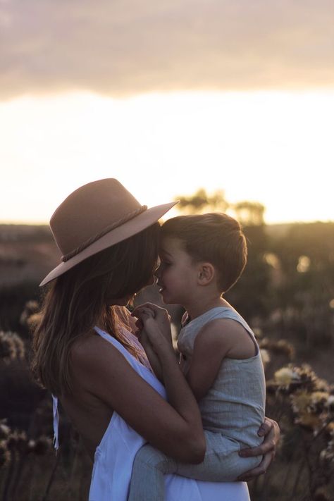 Mom Son Winter Photoshoot, Mom And Son 1 Year Photo Ideas, Mother Son Photography Outdoor, Cute Mother Son Photos, Mother And Son Photoshoot Outside, Boy Mom Photo Shoot Ideas, Mother Son Shoot, Mom And Son Photo Ideas Fall, Mother Son Outdoor Photoshoot