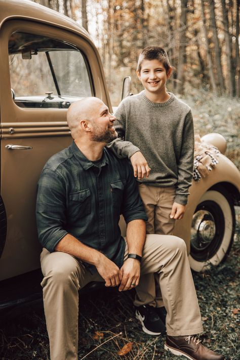 fall family photo inspo for famillies looking for family photos. Outfit inspo for fall for both kids and aduts. Themed photoshoot for fall Father Son Poses, Father Son Photoshoot, Father And Son Photoshoot, Couple Photoshoot Fall, Men Fall Fashion, Father Son Pictures, Father Son Photography, Father Son Photos, Wisconsin Fall