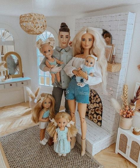 Barbie Photo Ideas, Barbie Doll Family, Barbie Bebe, Realistic Barbie, Barbie Happy Family, Barbie Funny, Baby Barbie, Dress Barbie Doll, Barbie Doll Set