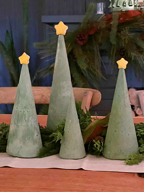 How to Make a Concrete Christmas Tree Concrete Christmas Ornaments, Concrete Christmas Decor, Cement Ornaments, Dyed Concrete, Concrete Christmas, Concrete Dye, Concrete Clay, Cement Ideas, How To Make Green