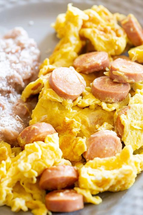 Huevos con salchicha (hot dogs and eggs) - Maricruz Avalos Kitchen Blog Hot Dog And Eggs Breakfast, Hot Dog With Egg, Hot Dog And Eggs, Hot Dog Casserole, Dominicano Recipes, Egg Burrito, Dog Breakfast, Food Reference, Prepared Eggs