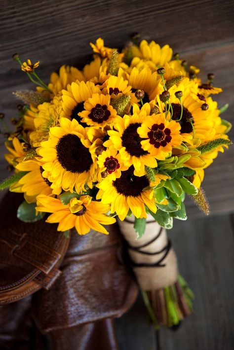 Fourth of July-Sunflowers Yellow Wedding Flowers Bouquet, Sunflower Girl, Sunflower Wedding Bouquet, Yellow Wedding Flowers, Sunflower Bouquets, Have Inspiration, Tulum Mexico, Yellow Wedding, Wedding Chicks