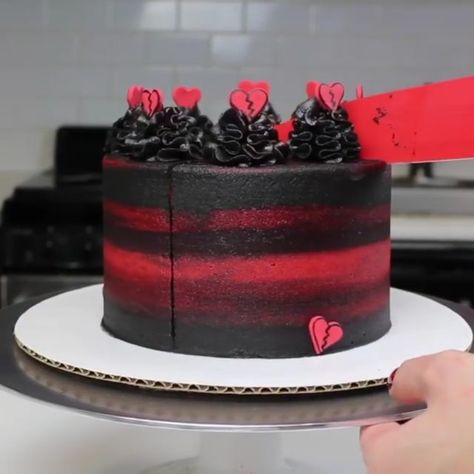 Valentine’s day cake !! Red velvet cake  with black cocoa buttercream ❤️ from @chelsweets 💕 What’re you guys baking for Valentine’s Day… 30th Birthday Cakes For Men, Red Velvet Birthday Cake, Drop Cake, Alcohol Cake, Red Birthday Cakes, Cake For Boyfriend, Red Cake, White Cakes, Valentines Day Cakes