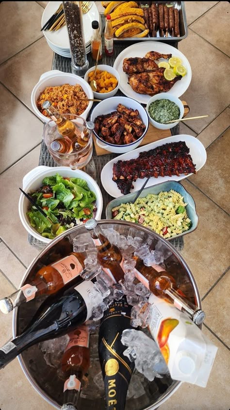 Family Gathering Food Dinners, Memorial Day Celebration, Cooking Soul Food, Amazing Food Platters, Party Food Buffet, Catering Ideas Food, Soul Food Dinner, Healthy Food Dishes, South African Recipes