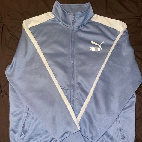 Puma track jacket Blue Clothing Aesthetic, Blue Ripped Jeans Outfit, Aesthetic Azul, Puma Outfit, Thrift Shop Finds, Blue Clothing, Clothing Aesthetic, Fitness Inspiration Body, Casual Sporty