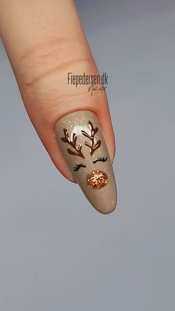 Brown Reindeer Nails, Green Reindeer Nails, Christmas Deer Nail Designs, Reindeer Nails Acrylic, Christmas Rudolph Nails, Christmas Nails Reindeer Red Nose, Rudolph Nail Art, Rudolph The Red Nosed Reindeer Nails, Tan Christmas Nails