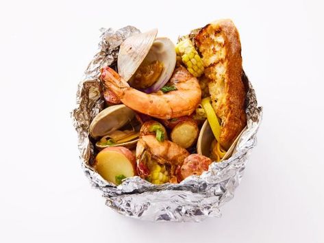 Low Country Boil Recipe, Andouille Sausage Recipes, Katie Lee Biegel, Country Boil, Low Country Boil, Foil Packet Meals, Foil Packet, Boiled Food, Roasted Shrimp