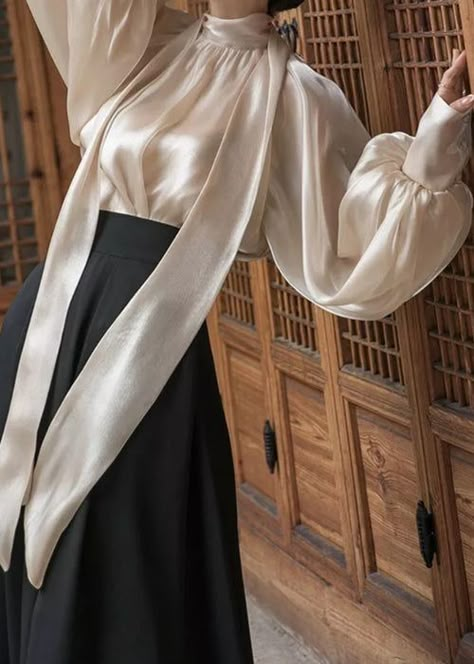 Elegant Tops, Organza Blouse, Hijabi Fashion Casual, Modest Dresses Casual, Outfits Petite, Current Fashion, 2022 Trends, Outfits 2022, Outfits Fall